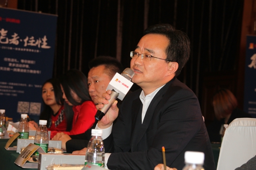 评委对选手的演讲进行点评2.jpg