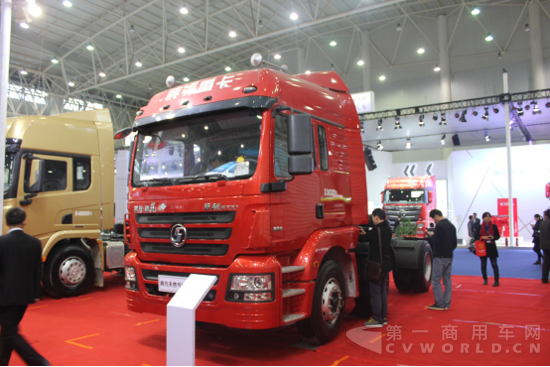 平均一家四辆车 武汉车展卡车新品站台忙2353.png