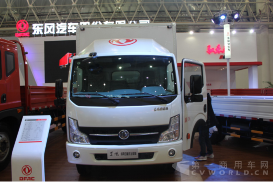 平均一家四辆车 武汉车展卡车新品站台忙2415.png