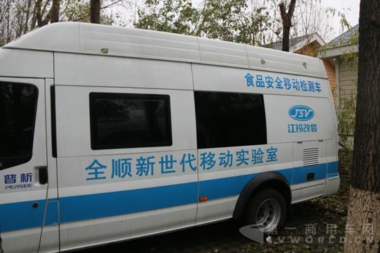 各领域的全顺系列改装车现场展示 (3).jpg