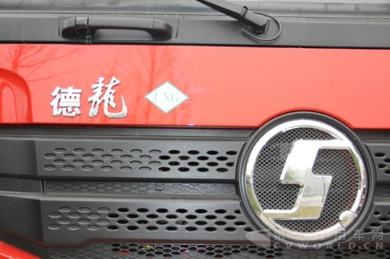 德龙X3000 LNG牵引车,420马力 (3).jpg