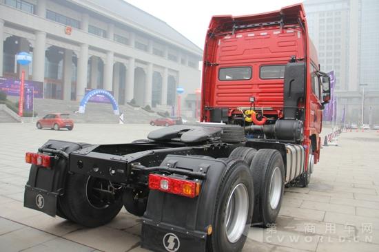 德龙X3000轻量化版牵引车,460马力 (4).jpg