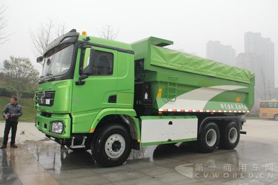 陕汽德龙X3000绿色渣土运输车 (1).jpg