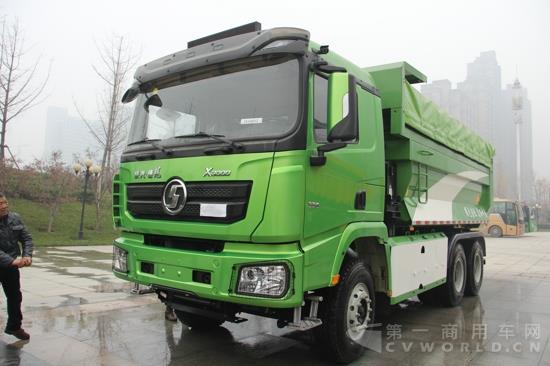 陕汽德龙X3000绿色渣土运输车 (2).jpg