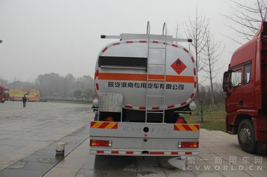 陕汽淮南专用车公司生产的危险品运输车 (2).jpg