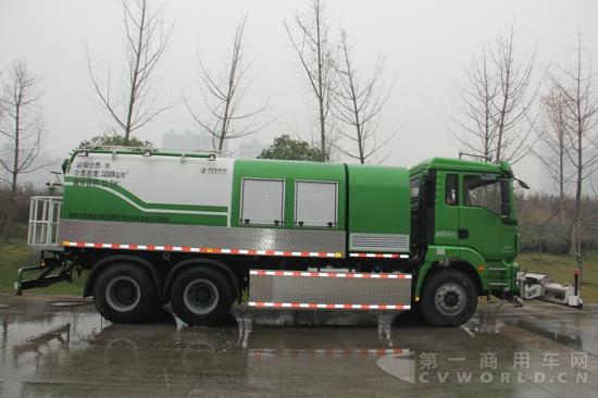 陕汽集团旬阳宝通专用车部件有限公司制造的清扫车 (1).jpg
