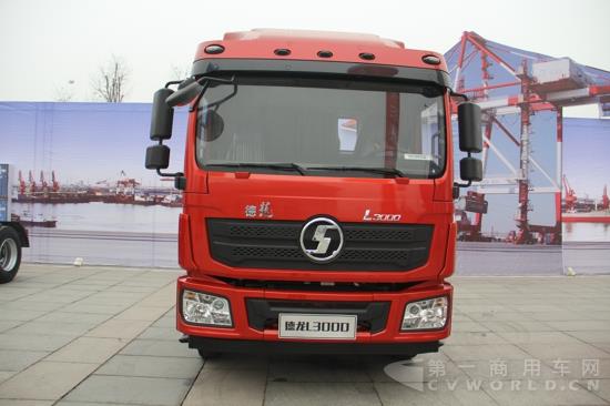 陕汽德龙L3000 4×2港口牵引车,245马力 (3).jpg