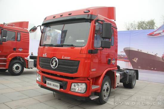 陕汽德龙L3000 4×2港口牵引车,245马力 (5).jpg
