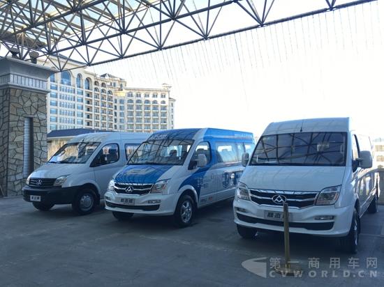 上汽大通主打产品亮相国五车型上市发布现场.jpg