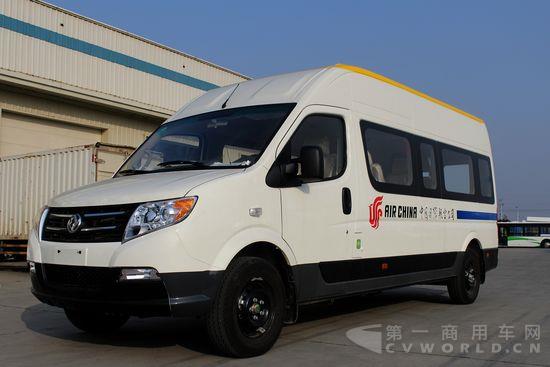 东风御风纯电动汽车服务于中国国际航空公司.JPG