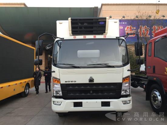 搭载康明斯ISF3.8 发动机的中国重汽HOWO冷藏车 2.jpg