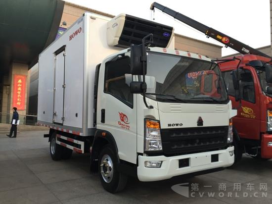 搭载康明斯ISF3.8 发动机的中国重汽HOWO冷藏车 1.jpg