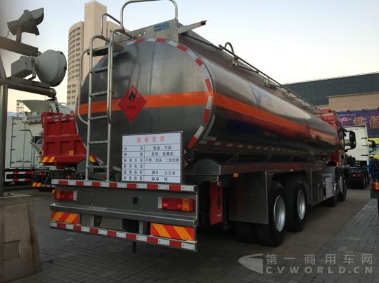 中国重汽HOWO T5G 340 危险品运输车 3.jpg