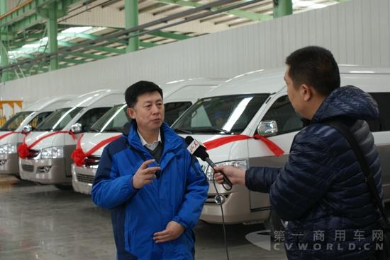 中通客车副总经理囤金军接受媒体采访.jpg