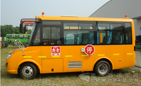 校车.png