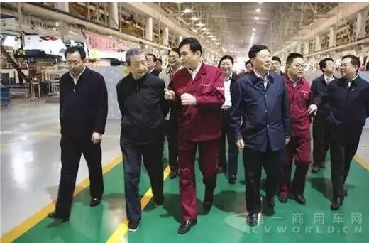 中共中央政治局委员、国务院副总理马凯调研江淮汽车.jpg