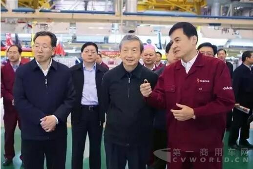 中共中央政治局委员、国务院副总理马凯调研江淮汽车2.jpg
