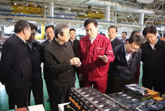 中共中央政治局委员、国务院副总理马凯调研江淮汽车4.jpg