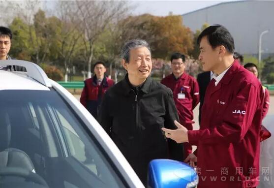 中共中央政治局委员、国务院副总理马凯调研江淮汽车6.jpg