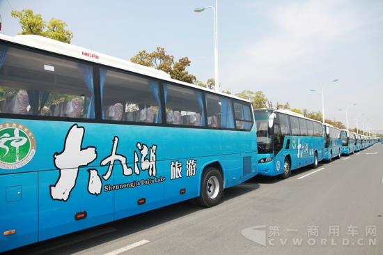 大九湖旅游采购的27台海格KLQ6115客车.jpg