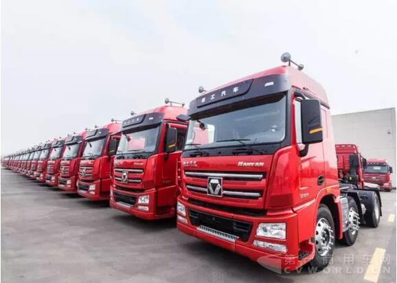 徐工牵引车.jpg