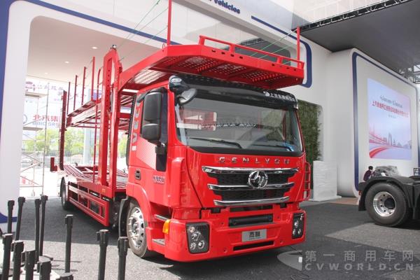 上汽红岩即将首次亮相的杰狮中置轴轿运车 (3).jpg
