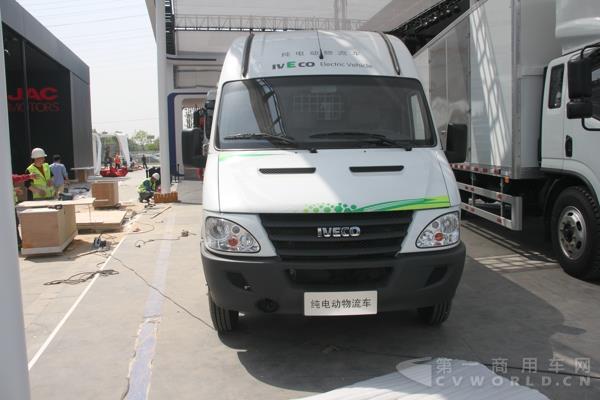 南京依维柯纯电动物流车 (2).jpg