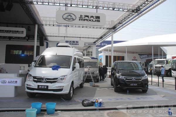 上汽大通室外展车.jpg 上汽大通室外展车.jpg