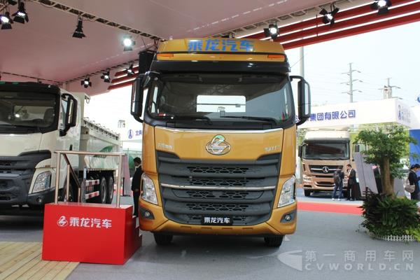 东风柳汽乘龙6×4平头牵引车（H7-玉柴6K） (2).jpg