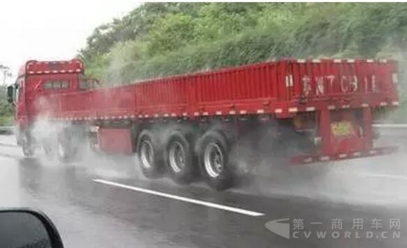 卡车.jpg