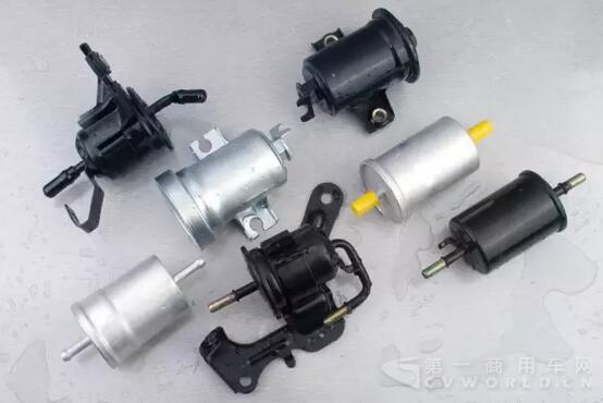 保养汽油滤清器时，不提倡用汽油烧滤清器芯子.jpg