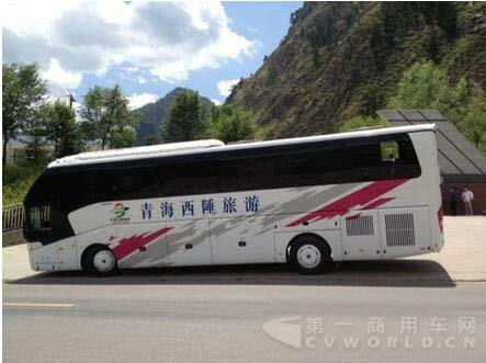 旅游客车.jpg