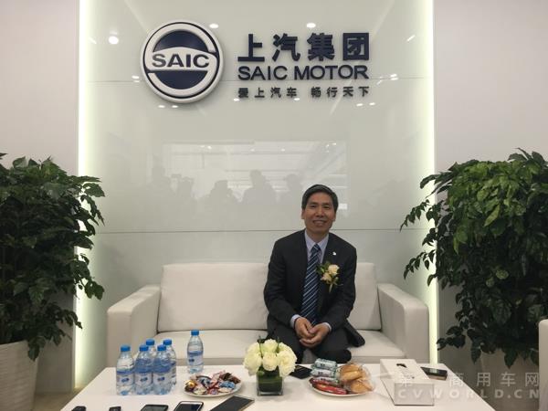 上汽依维柯红岩商用车有限公司总经理杨汉琳接受记者采访.jpg
