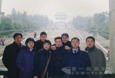 湖北三环元通团队2005年老照片.jpg