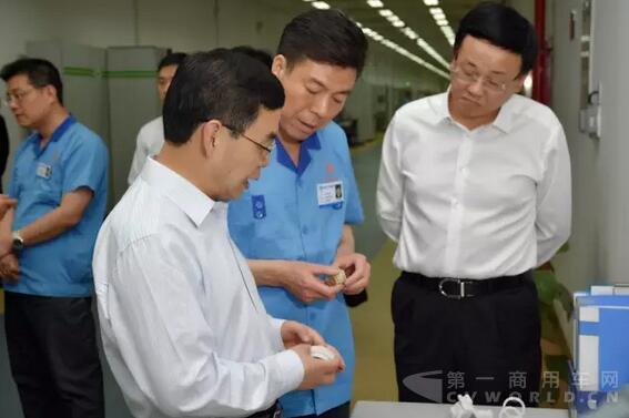 西安市市长上官吉庆莅临法士特参观调研3.jpg