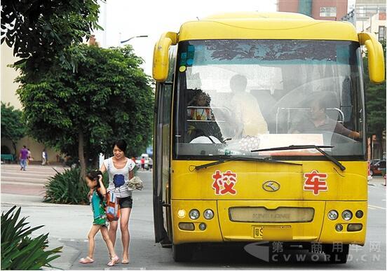 省市未有文件禁止校车跨区运营 羊城晚报记者 王俊伟 摄.jpg