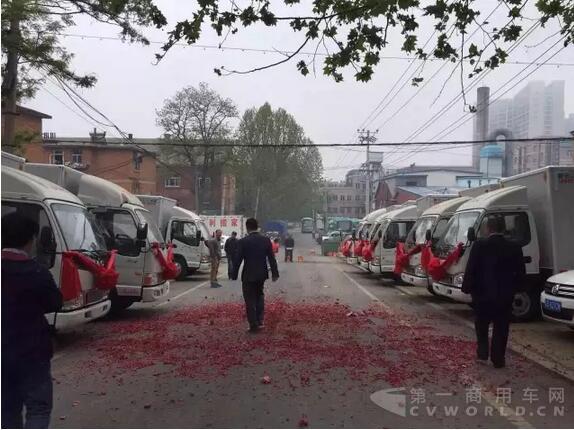 康铃轻卡3.jpg