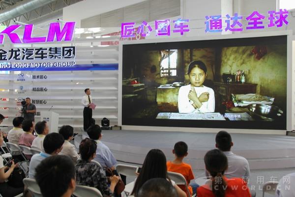 20160523-金龙客车副总经理周方明在“金龙移动图书馆”启动仪式致辞.jpg