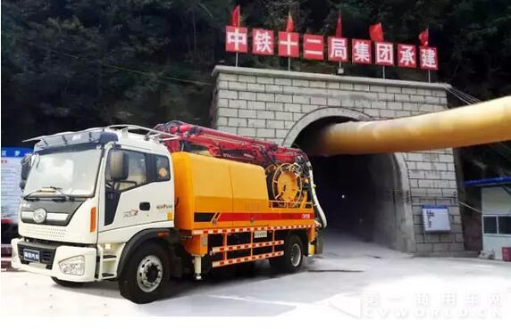 福田瑞沃湿喷机械手助力首座穿越秦岭的高铁特长隧道贯通2.jpg