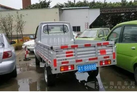 2万货车挂百万豪牌2.jpg