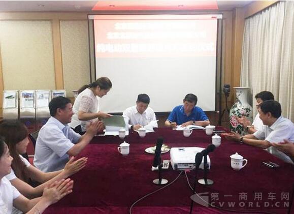 银隆豪华双层纯电动观光车再获订单.jpg