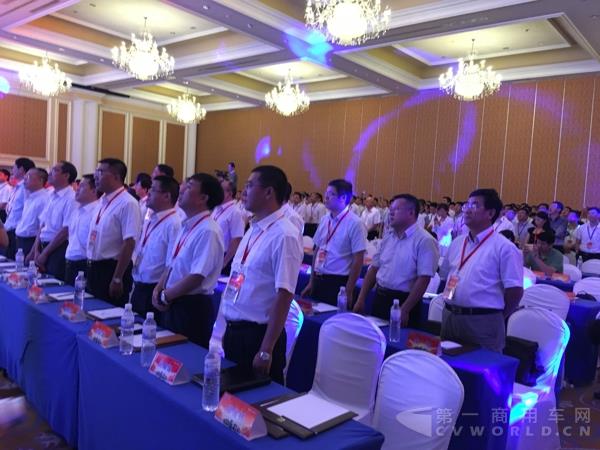 会议结束齐唱解放之歌.jpg