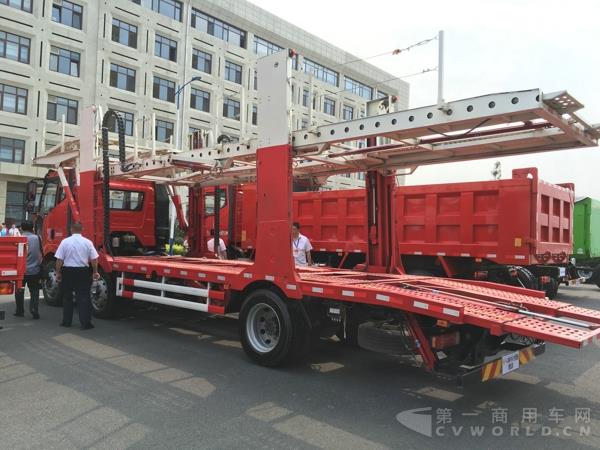 解放J6M 6×2 中置轴轿运车5.jpg