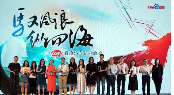 上汽红岩获得“2015年度最具潜力重卡品牌”奖.png