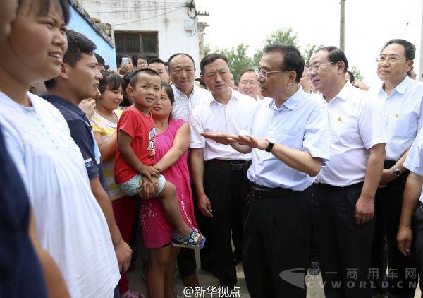 总理奔赴汛情第一线2.jpg
