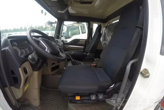燃油公告第31批公示车型——豪沃T5G冷藏保温车2.jpg