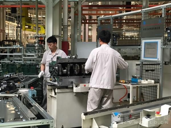 参观一汽锡柴重型发动机惠山生产基地5.jpg