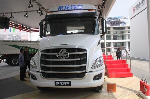 乘龙T7长头牵引车.jpg