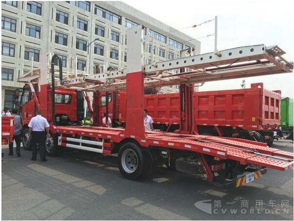 中置轴轿运车.jpg