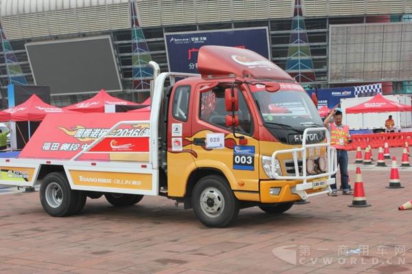 准备出发的赛车.jpg